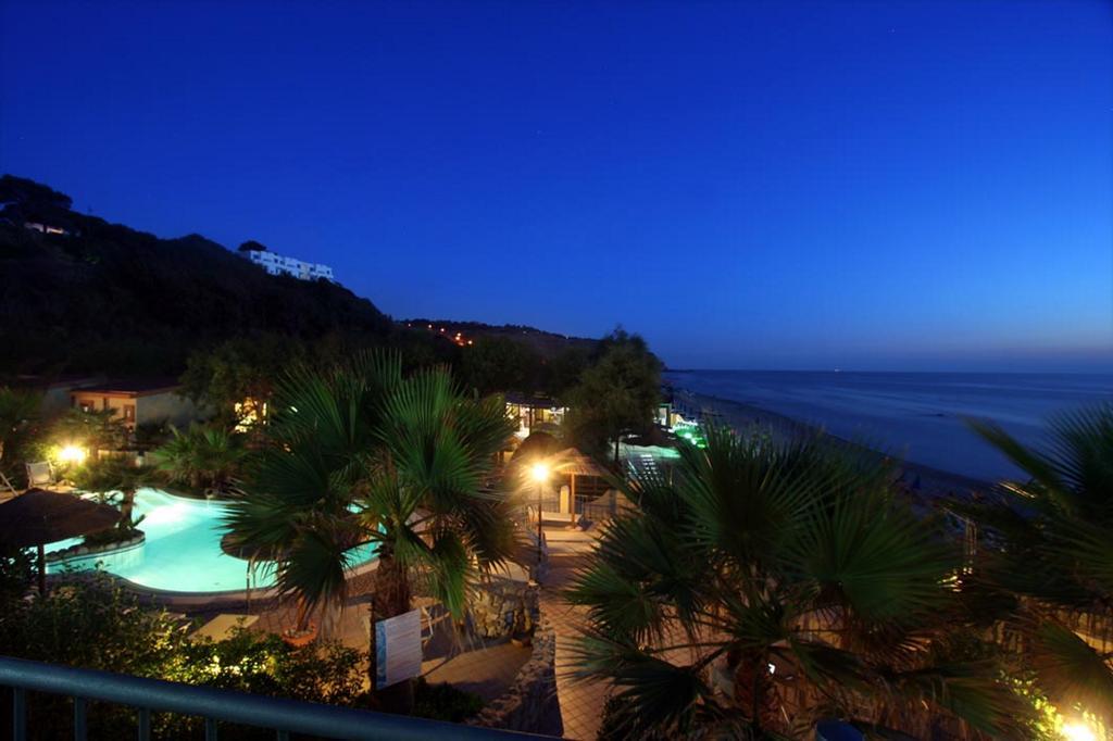 Baia Del Godano Resort & Spa กาโปวาติกาโน ภายนอก รูปภาพ
