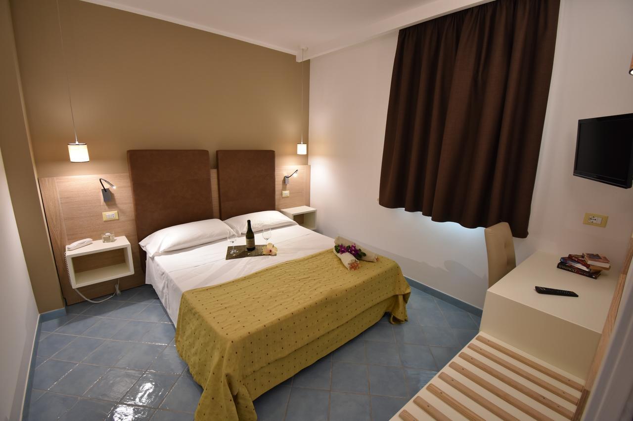 Baia Del Godano Resort & Spa กาโปวาติกาโน ภายนอก รูปภาพ