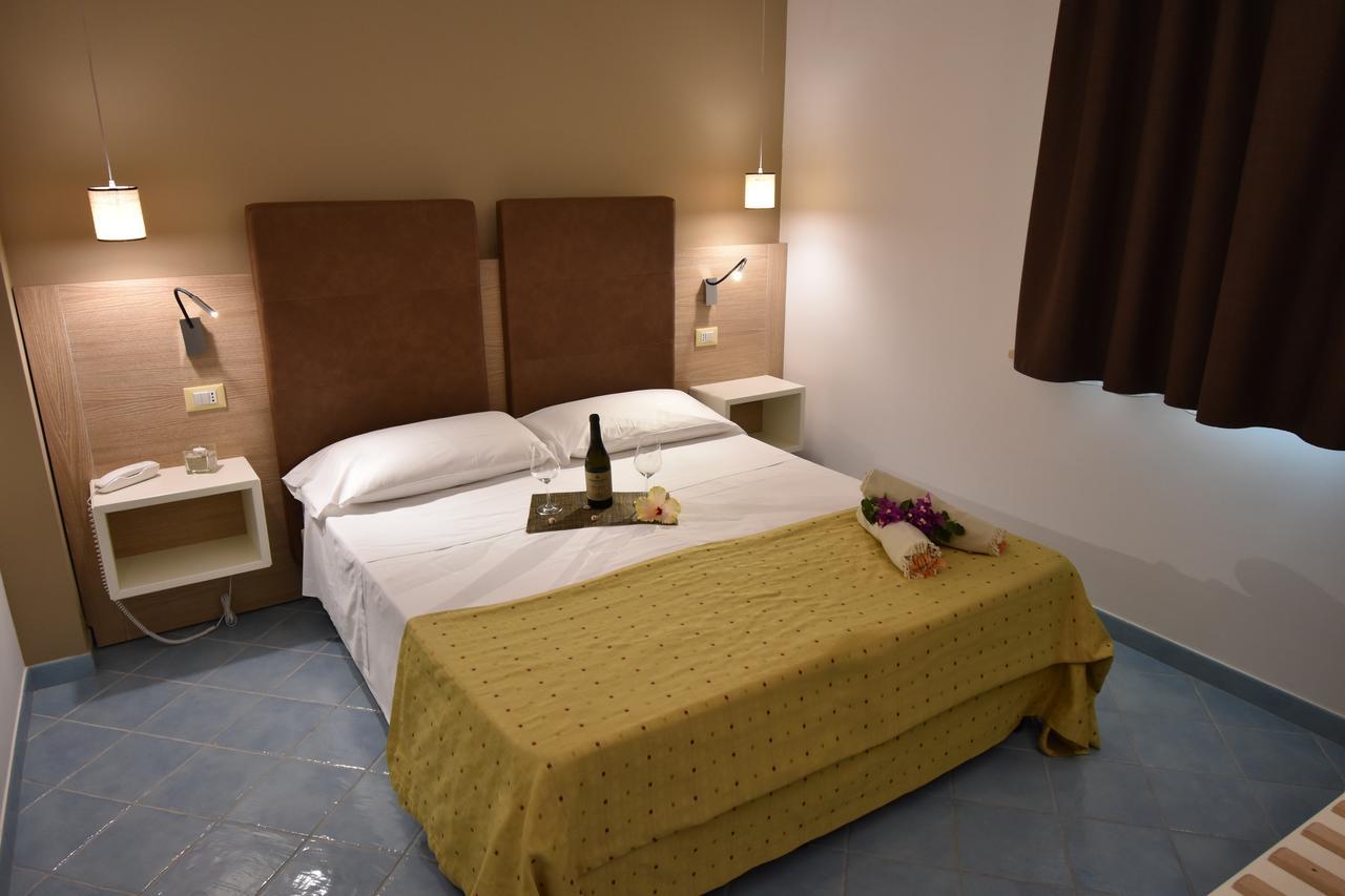 Baia Del Godano Resort & Spa กาโปวาติกาโน ภายนอก รูปภาพ