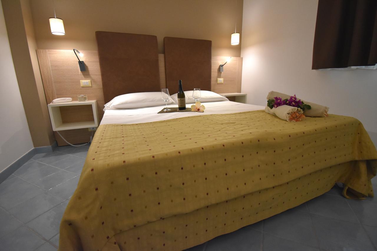 Baia Del Godano Resort & Spa กาโปวาติกาโน ภายนอก รูปภาพ