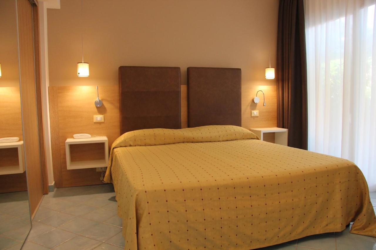 Baia Del Godano Resort & Spa กาโปวาติกาโน ภายนอก รูปภาพ